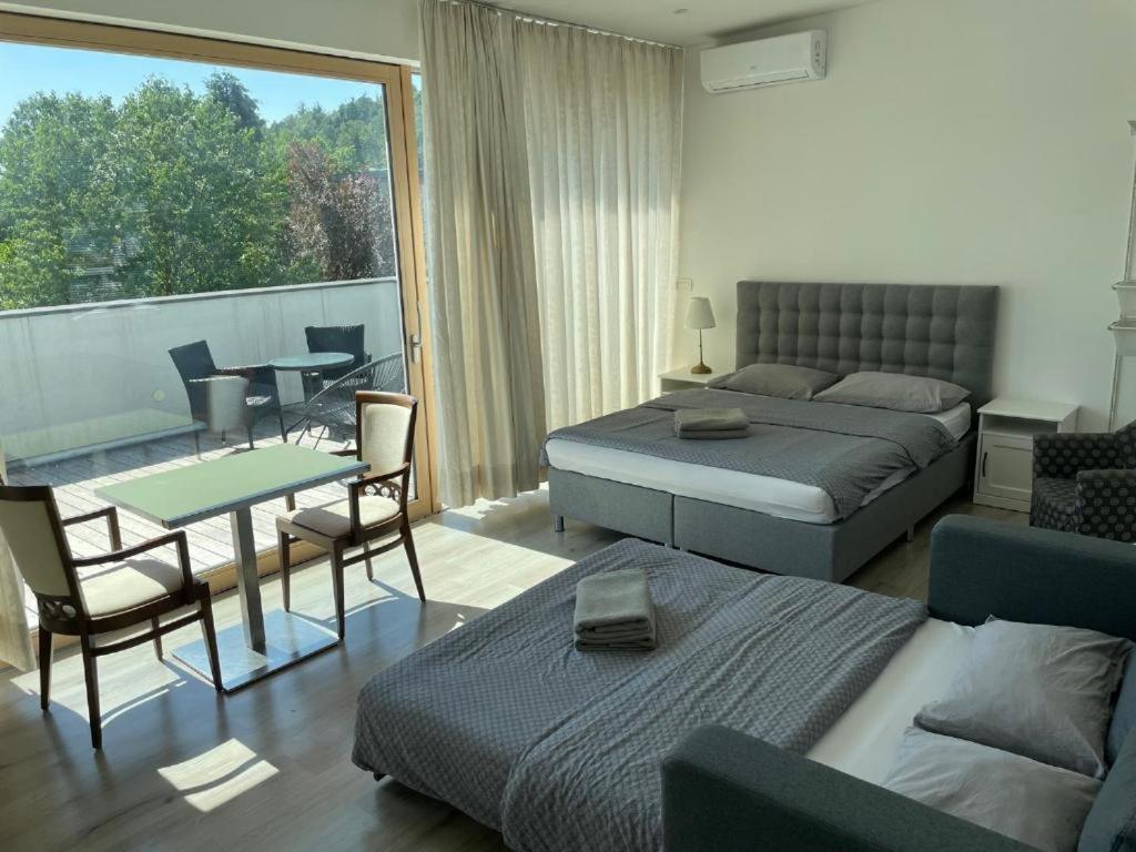 R41 - Tivoli Groundfloor Apartment Ljubljana Bagian luar foto